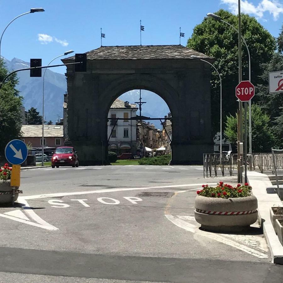 Apartamento A Casa Di Gio Aosta Exterior foto